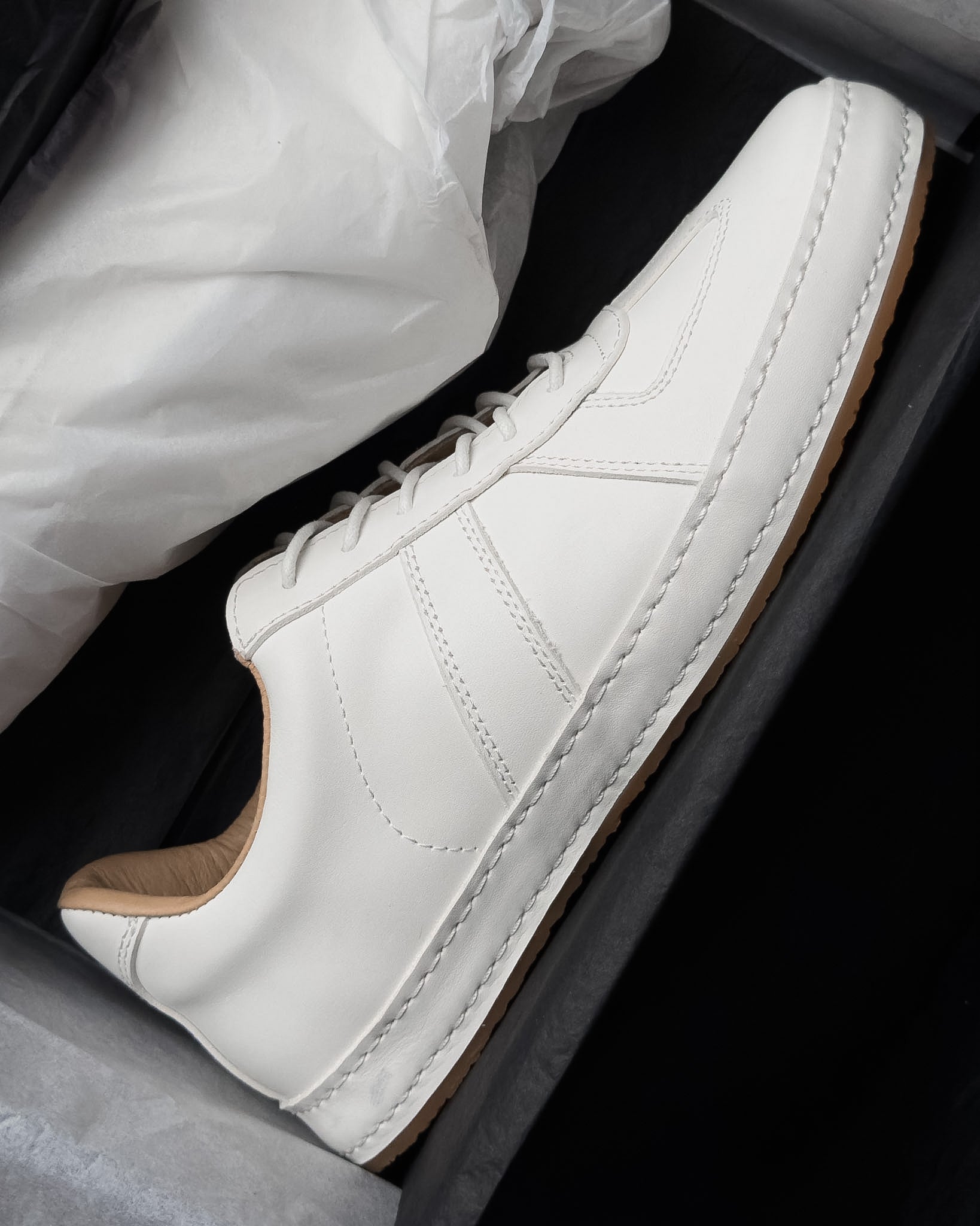 รองเท้าหนังแท้ผู้ชาย Carina Fade White GAT Bagspace