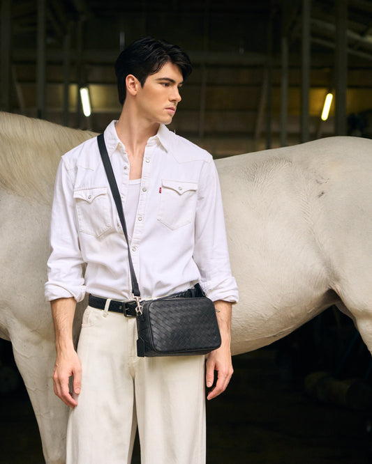 Saxon day-trip bag กระเป๋าสะพายข้างใบเล็ก แบบสานหนังวัวแท้