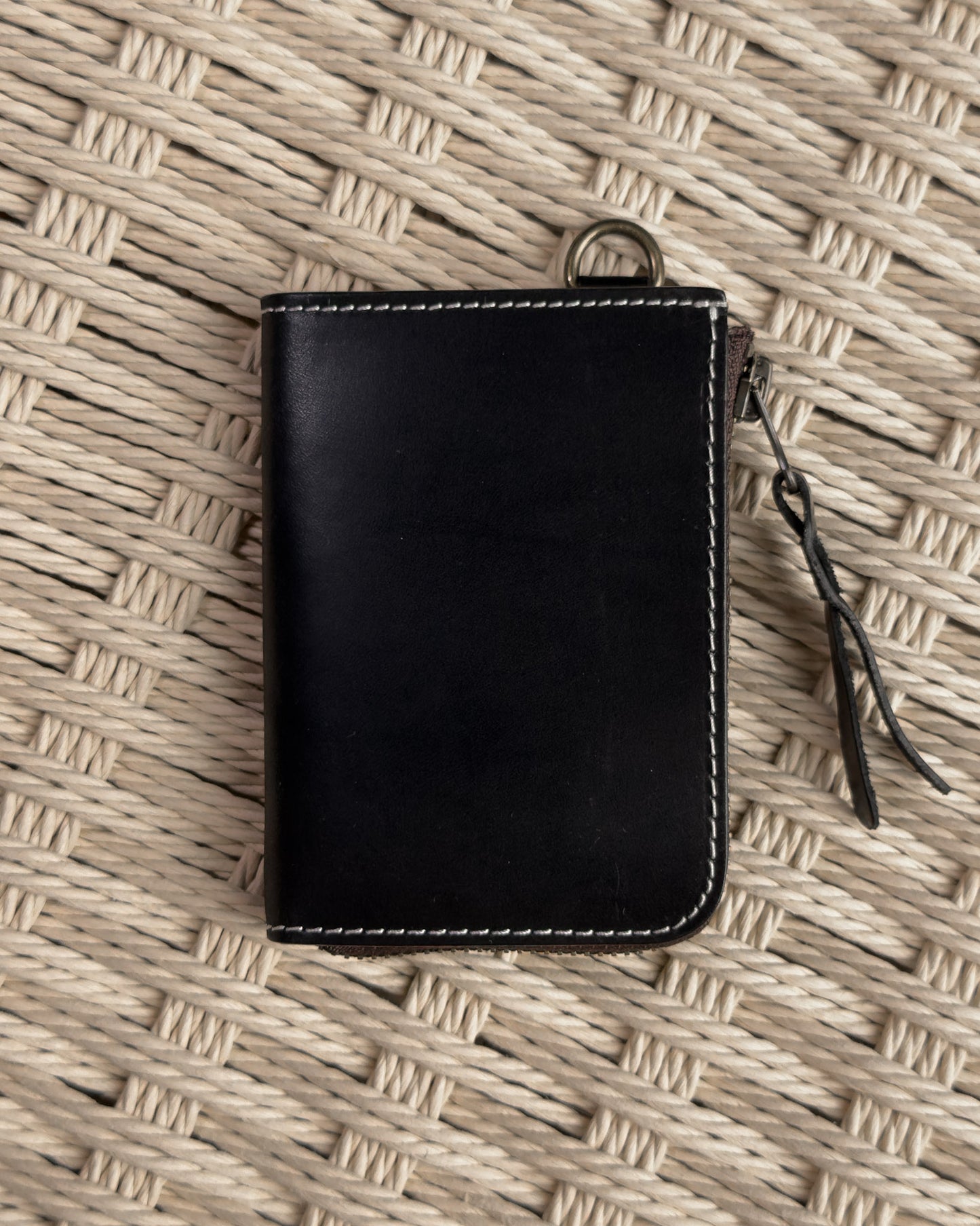 กระเป๋าสตางค์สั้นซิป หนังฟอกฝาดแท้ สี Obsidian Black Bagspace