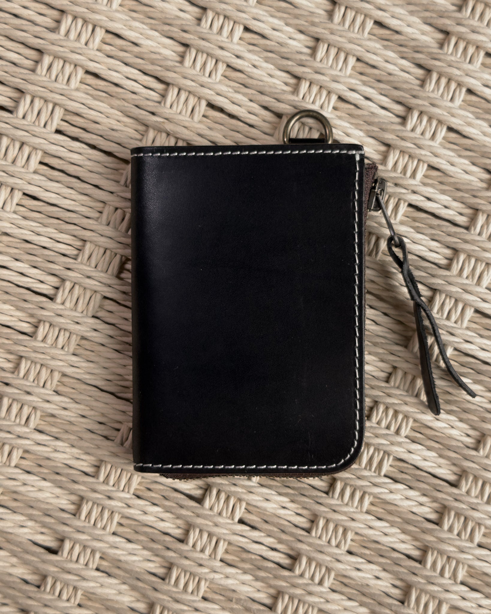 กระเป๋าสตางค์สั้นซิป หนังฟอกฝาดแท้ สี Obsidian Black Bagspace