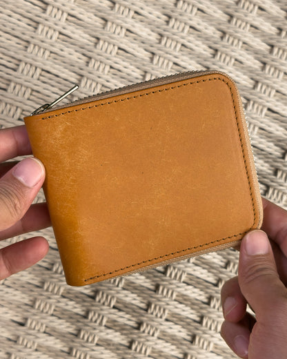 กระเป๋าสตางค์สั้น ทรงนอน หนังฟอกฝาดผิวด้าน ตัวอย่างเฉดสี Classic Brown Bagspace