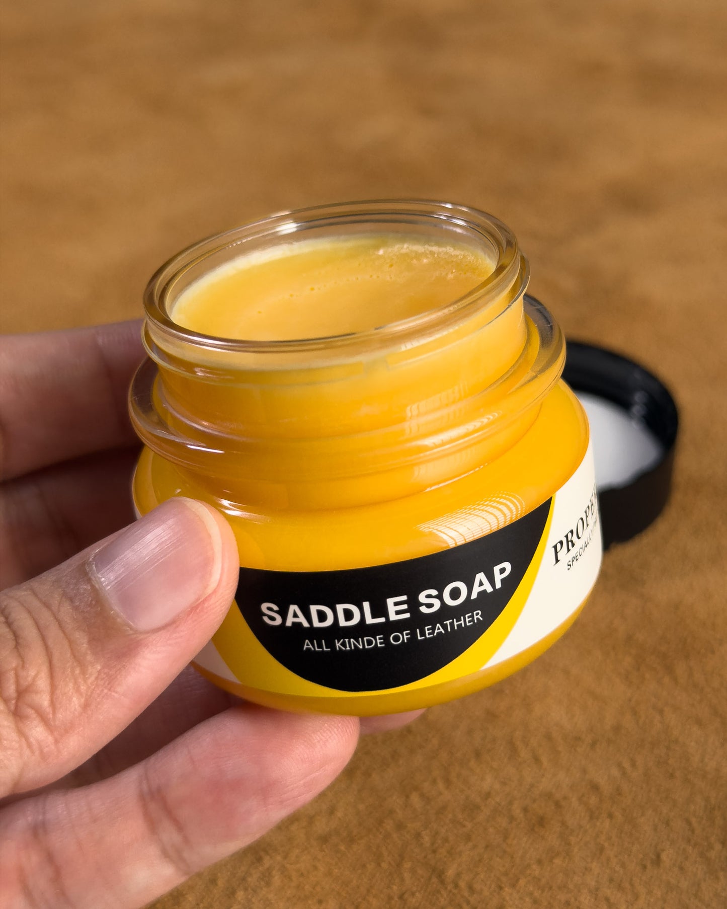 Propert's Saddle Soap สบู่ทำความสะอาดหนังแท้ ขจัดคราบฝังลึก สำหรับกระเป๋าและรองเท้าหนังผิวเรียบ (60 มล.)