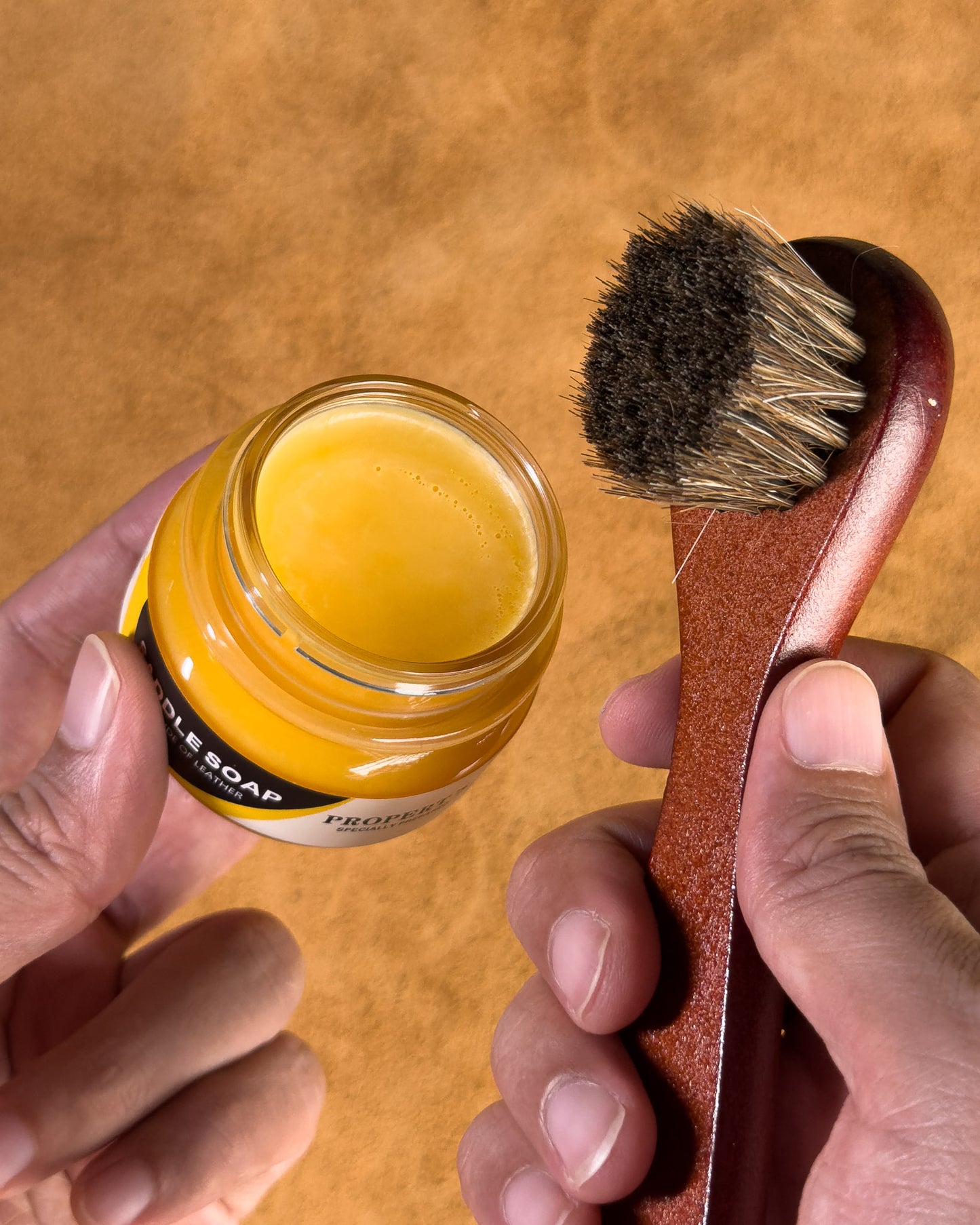 Propert's Saddle Soap สบู่ทำความสะอาดหนังแท้ ขจัดคราบฝังลึก สำหรับกระเป๋าและรองเท้าหนังผิวเรียบ (60 มล.)