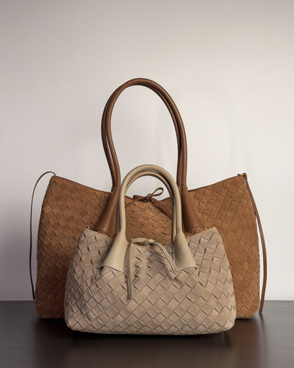 Siena Large Tote และ Mini Tote กระเป๋าหนังกลับแท้ วางซ้อนเทียบขนาด หลายสี Bagspace
