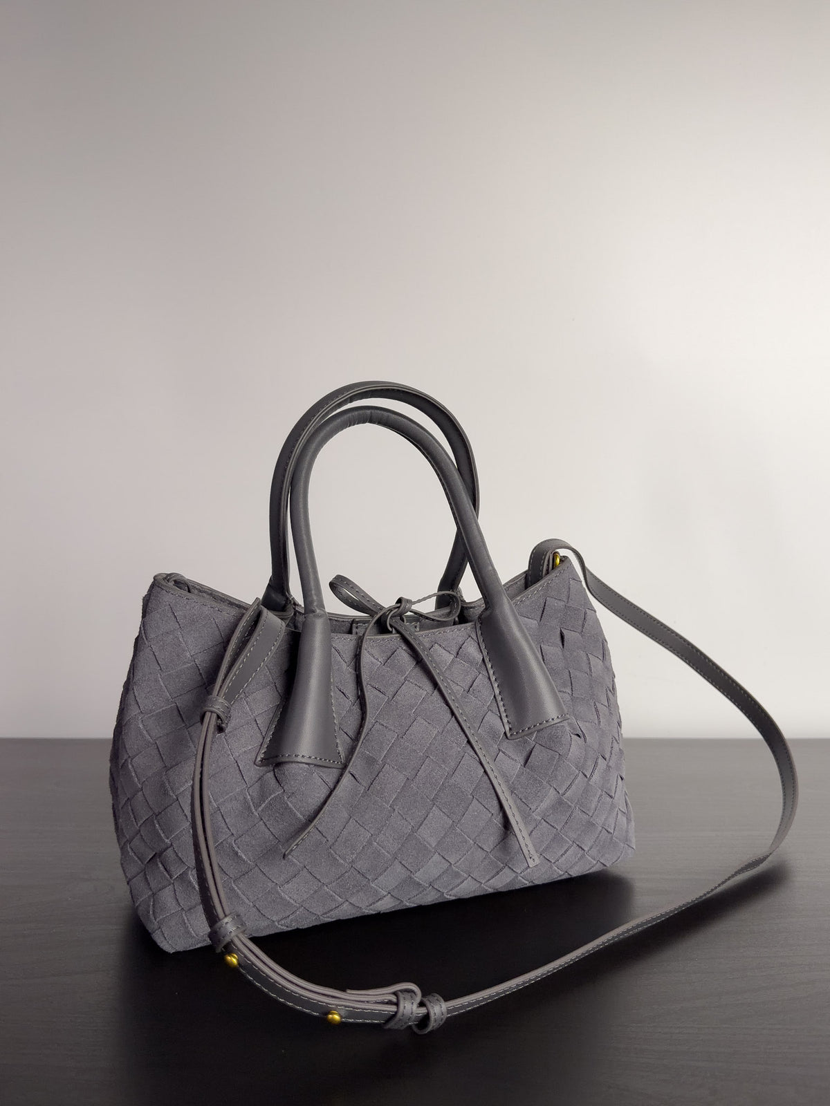 Siena กระเป๋า Tote หนังกลับแท้ ไซส์ S สี Graphite Grey Bagspace
