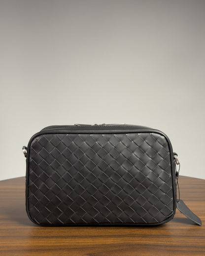 กระเป๋าสะพายข้างหนังสาน Saxon ทรง Camera Bag มุมด้านข้าง