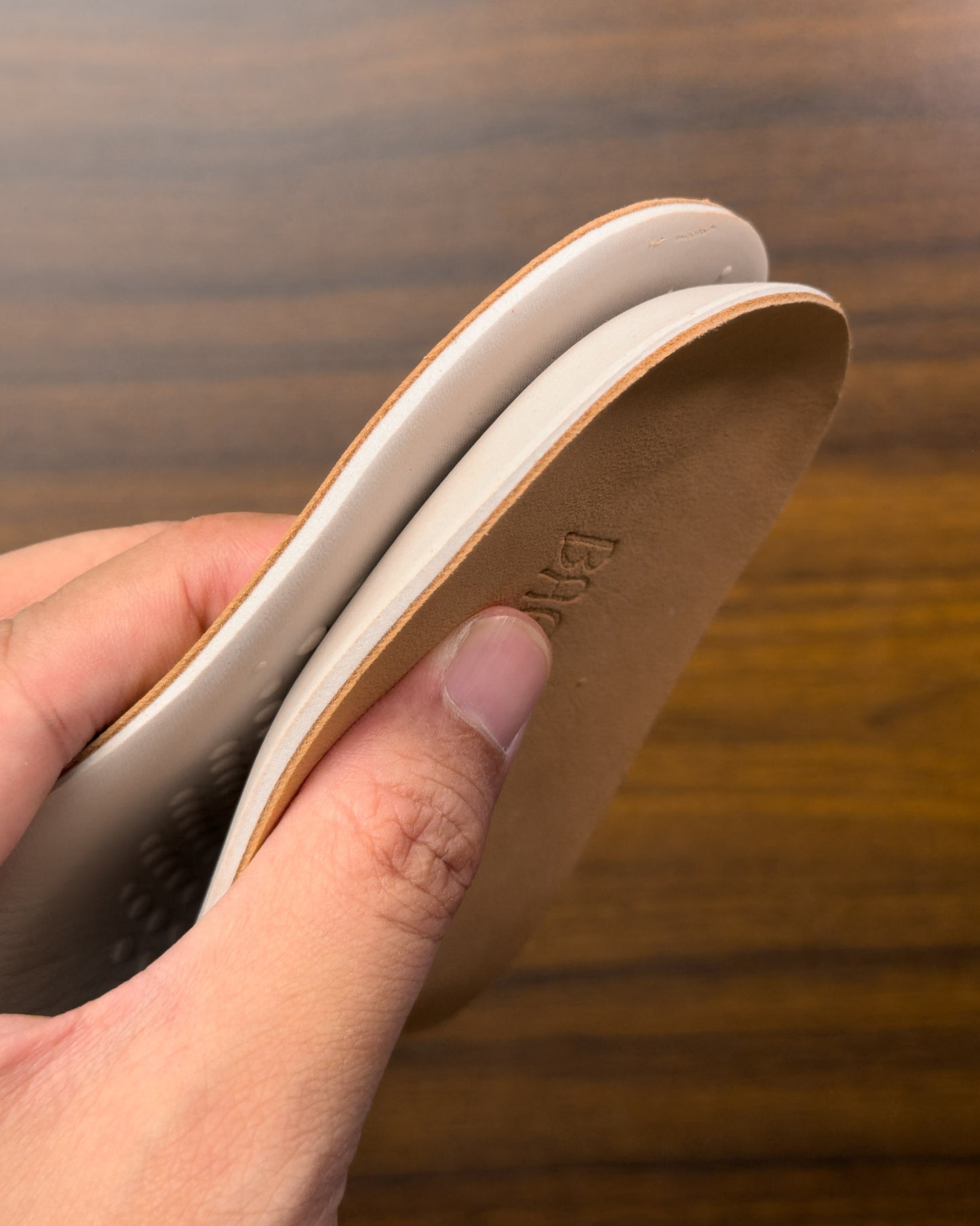 แผ่นรองรองเท้า หนังลูกแกะนูบัค พื้น Latex ธรรมชาติ (Lambskin Nubuck Insole)