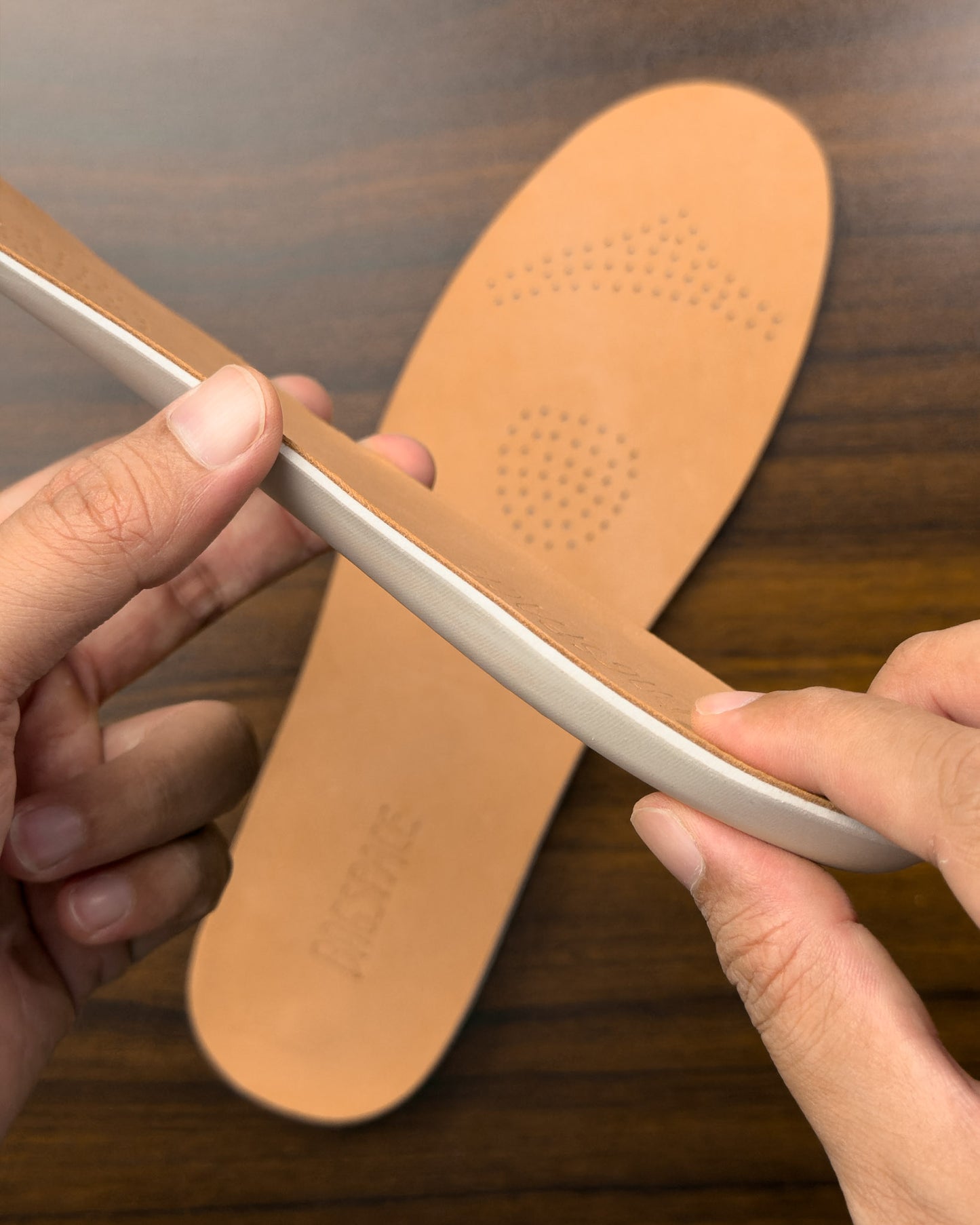 แผ่นรองรองเท้า หนังลูกแกะนูบัค พื้น Latex ธรรมชาติ (Lambskin Nubuck Insole)