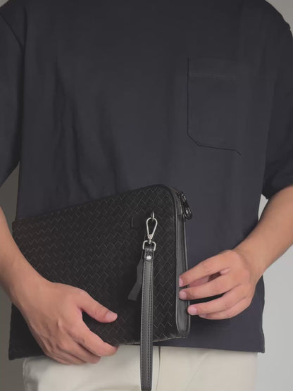 Saxon Portfolio กระเป๋าถือผู้ชาย ทรงคลัทช์ มีสายคล้องมือ แบบสานหนังวัวแท้