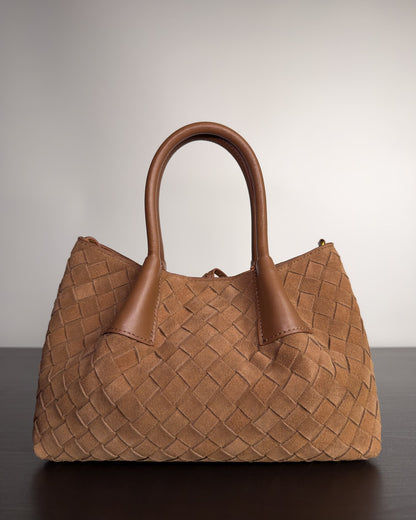 Siena Mini Tote กระเป๋าหนังกลับแท้ งานสาน สี Caramel ด้านหน้า Bagspace