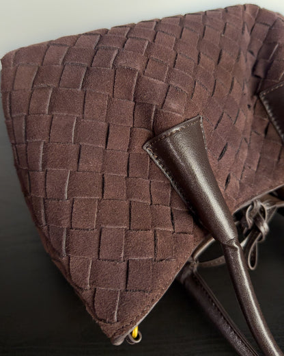 Siena Mini Tote กระเป๋าหนังกลับแท้ งานสาน สี Espresso Brown ใกล้ผิวหนังกลับและหูหิ้ว Bagspace