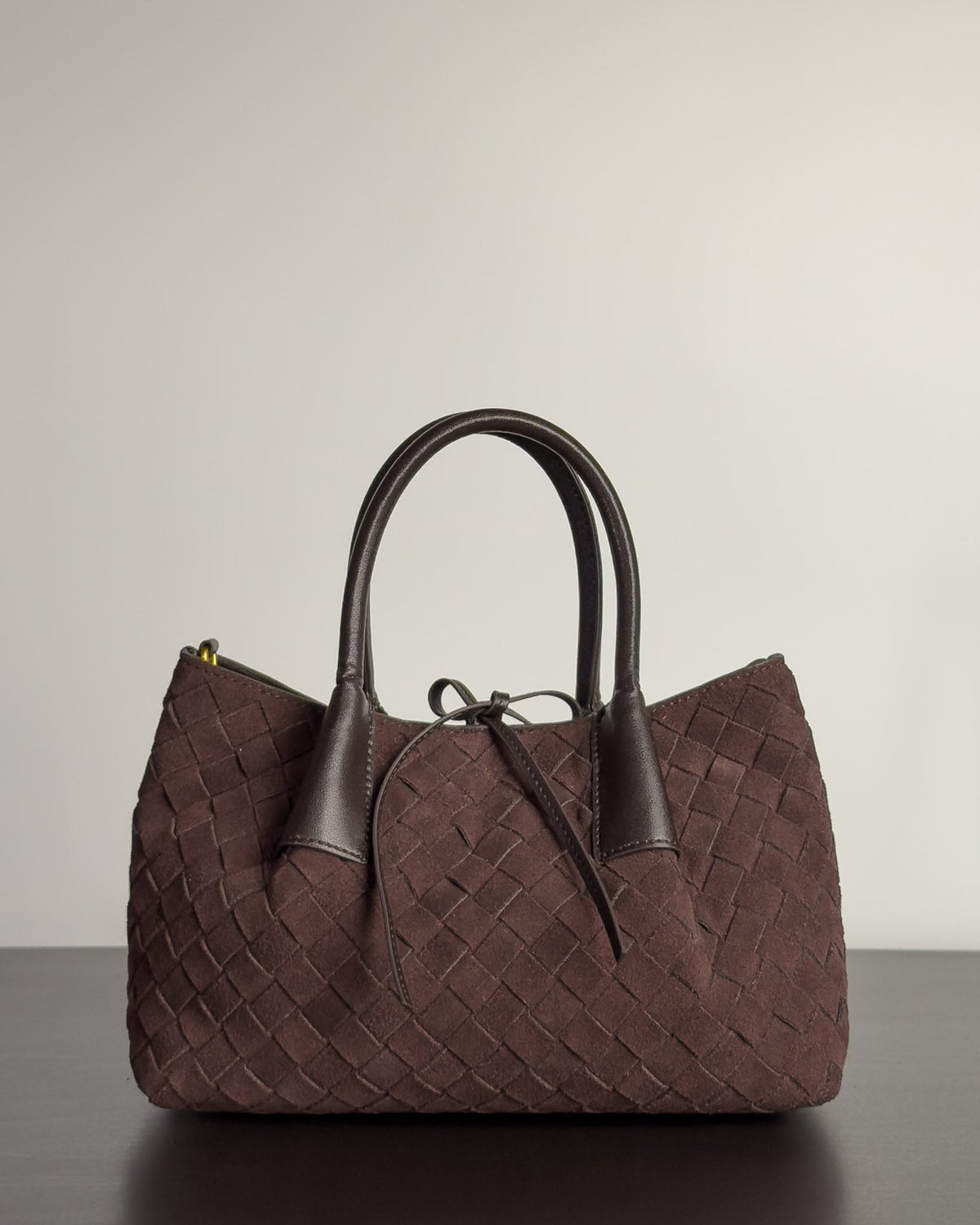 Siena Mini Tote กระเป๋าหนังกลับแท้ งานสาน สี Espresso Brown ด้านหน้า Bagspace