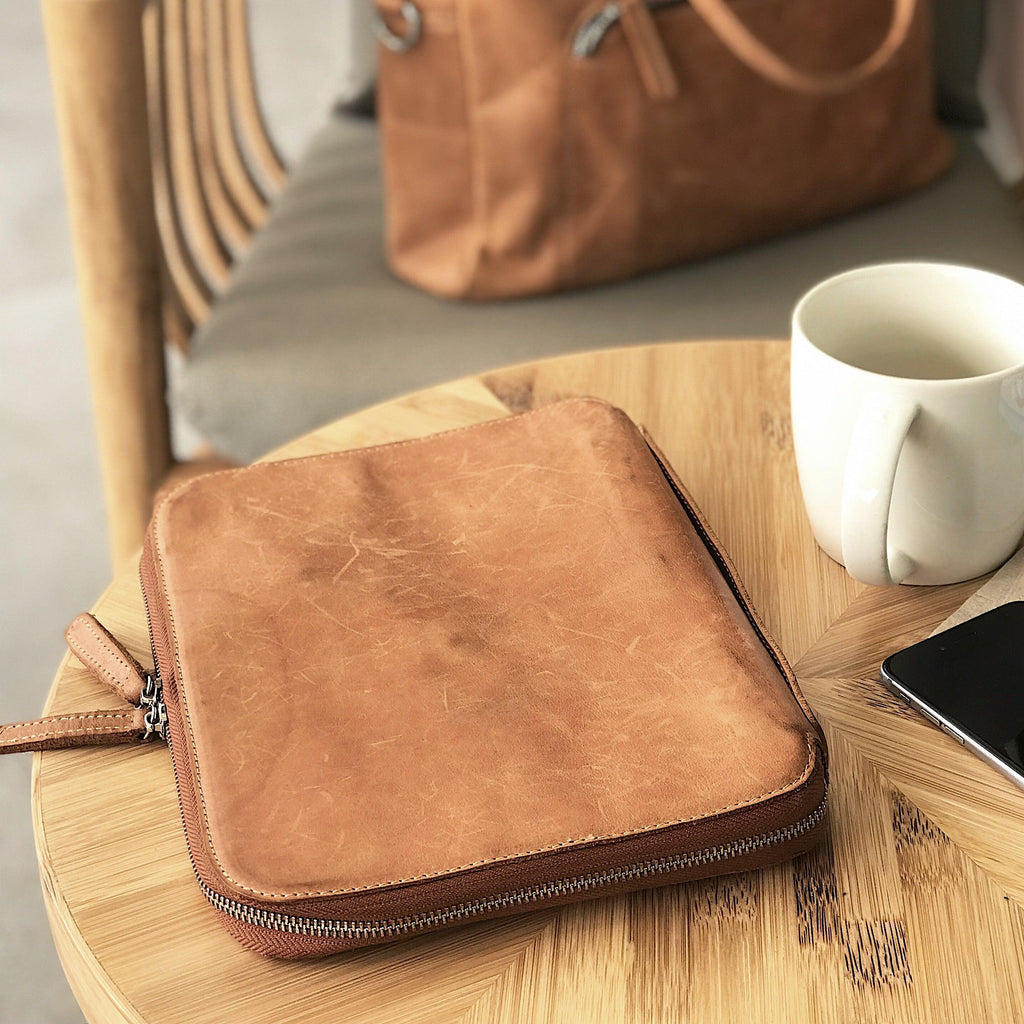 DB95 - Leather Sleeve for iPad Pro 11"  (ปกติ 7,350 บาท โปรเหลือ 4,320 บาท) - Bagspace